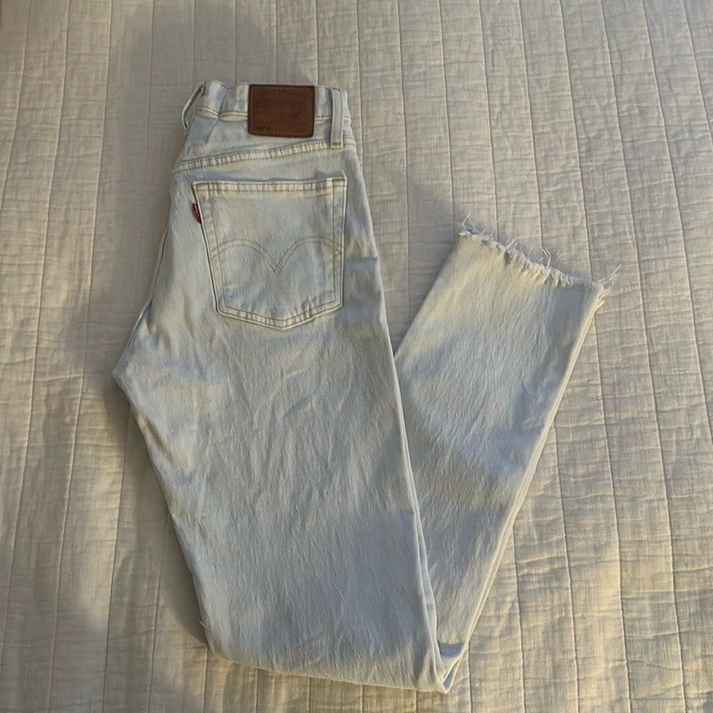 Light washed 501 Levi’s jeans